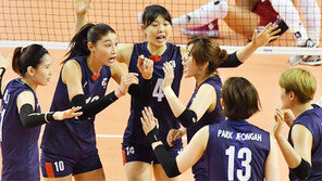 체력 고갈… 여자배구 아쉬운 준우승