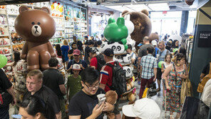 세계 금융의 심장부에 ‘라인 프렌즈’가 떴다