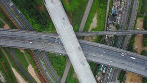 갈림목 없어 5분거리를 10분 돌아가… 이상한 고속道