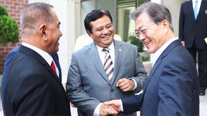 휴가중 印尼 국방장관 만나 ‘잠수함 세일즈 외교’