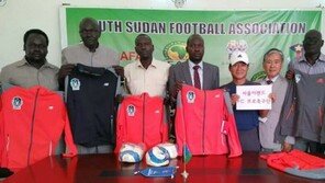 서울 이랜드 FC, 남수단 대표팀에 축구용품 전달…다양한 사회공헌활동