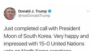 트럼프 “문재인 대통령과 통화, 대북 결의안 기뻐”