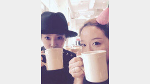 “쌍둥이 아니야?”…한지민X친언니, 우월한 비주얼