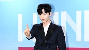 [동아포토]워너원 황민현 ‘황제 비주얼’