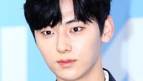[동아포토]워너원 황민현 ‘강렬한 눈빛’