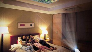 [IT애정남] 스크린 없이 쓸 수 있는 휴대용 프로젝터 추천해 주세요