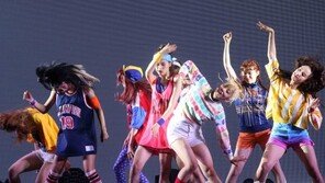 [동아포토]‘틴크러시’ 위키미기, 흥 넘치는 무대