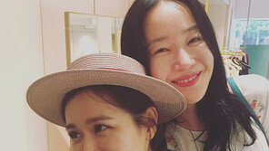 [#해시태그 컷] 절친 손예진·엄지원의 ‘민낯 수다’