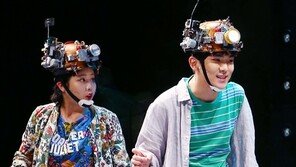 [동아포토]키·김윤지 ‘지구를 지켜라’