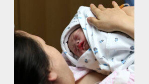 “셋째 낳으면 1억 원?”…성남시의원, 출산장려금 조례 개정 추진에 ‘시끌’