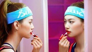 [뷰티정보] 걸그룹 위키미키 MV 속 김도연의 립 틴트는? ‘메이블린’ 外