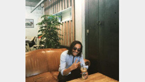 “브라더~ 살아있네”…류승범, 자유로운 근황