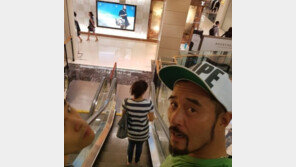 최민수, 가족 사진 공개…“부러운 가족” 훈훈