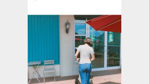 “흰 티에, 청바지”…박수진, 우월한 S라인