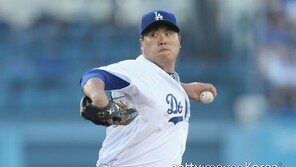 류현진, 불안한 제구력과 밋밋한 커터로 고전