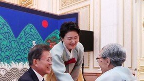 文 대통령, 靑 방문한 위안부 피해 할머니에 한 일은? 