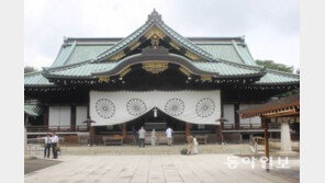 아베, 야스쿠니 신사에 공물료 납부…누리꾼 “소녀상은 더 늘어날 것”