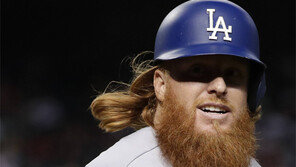 다저스 터너 ‘황금수염’ 휘날리며…