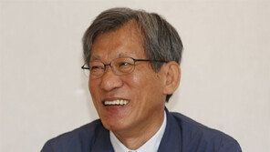 유홍준 “답사기 딱 3권만 쓰려 했는데 어느새 14권”