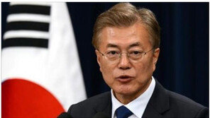 신동욱 “문재인 정부 100일 우표 추가 발행, 쇼윈도우 통치의 극치·신격화 꼴”