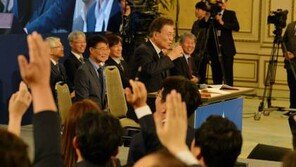 [문재인 대통령 기자회견] 靑, 기자들 위해 가요 4곡 틀어…탁현민 작품