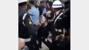[영상]태연 자카르타 공항 영상 보니, 끌려가다 시피 공항 빠져나가…