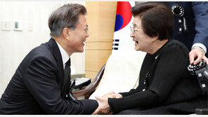 文대통령 “평화 만드는 안보로”… 햇볕정책 계승 재차 강조