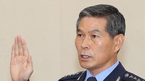 24시간만에 내용 18곳 바뀐 ‘정경두 답변서’