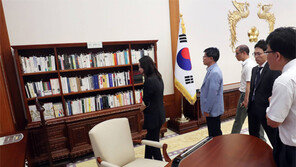 “5·18기념식 임을 위한 행진곡 제창, 아주 기뻤다”