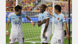 이 악문 강원, 7년만에 수원 원정서 승리