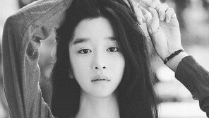 서예지, 빛나는 흑백 화보 공개…“이 미모, 세상에서 최고”