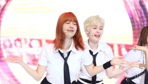 [동아포토]다이아 유니스-예빈 ‘말괄량이 여고생~’