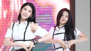 [동아포토]다이아 희현-채연 ‘깜찍한 하트 뿅!’