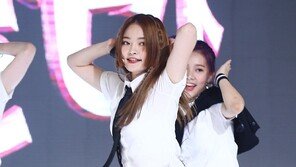 [동아포토]다이아 솜이 ‘파워풀한 댄스’