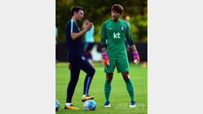 [오버헤드킥] 골키퍼 도우미로 깜짝등장한 ‘연습생 이준’