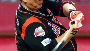 ‘솟대’ 롯데, KIA 4연패 몰고 4위