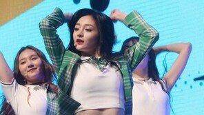 [동아포토]프리스틴 결경, 드러난 복근