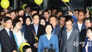 與 “한명숙 재판은 사법적폐”… 野 “대법원 판결 부정하나”