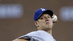 리치 힐, 천당에서 지옥으로…8이닝 퍼펙트→10회 끝내기 포,  패전 멍에