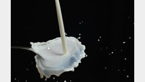 “우유 상했으니까 너도 먹어봐” 마트 계산원 울리는 고객 갑질