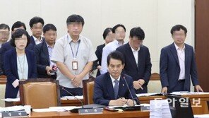 [청계천 옆 사진관]의원님 앞에만 서면 작아지는 저는…… 공무원입니다