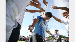 필드 접수한 ‘스크린 황제’ 김홍택