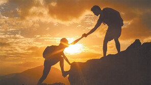 [상생경영]밀어주고 끌어주고 함께 정상에 선다