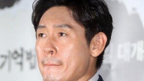 [동아포토]설경구 ＂내게 살인자의 기업법은 산이었다＂