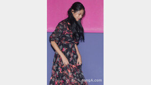 [동아포토]설현, 사뿐사뿐 걷는 청순미인