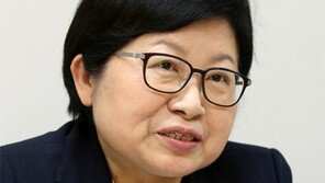 정현백 장관, 野 압박에 “탁현민 해임, 다시 건의하겠다”