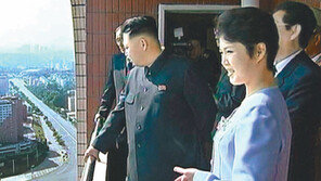 ‘냉랭’ 김정은-리설주 불화설, 셋째 출산으로 잦아들까? 