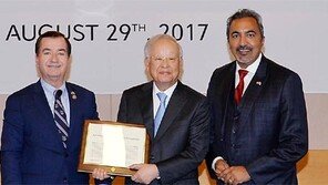 CJ, 美연방의회서 감사패 받아