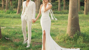 웨딩드레스 입은 지소연의 절제된 각선미…송재희 ‘두근두근’ 