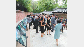 끊겼던 덕수궁 돌담길 58년만에 열려